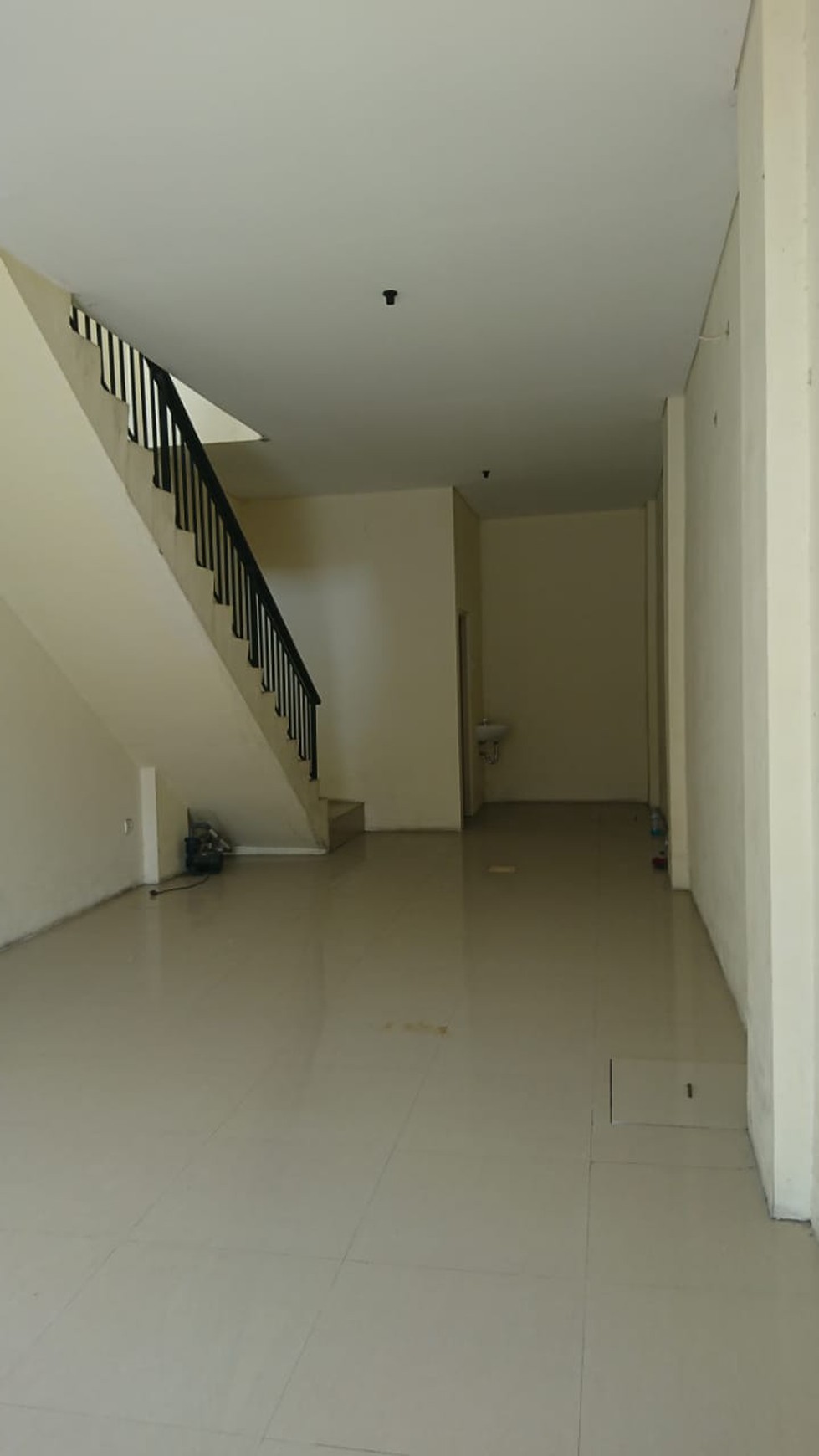 DIJUAL/DISEWAKAN  RUKO 4 LANTAI ADA 3 UNIT PUSAT KOTA JALAN EMBONG KEMIRI