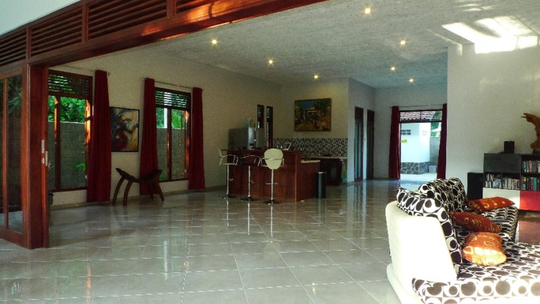 GREAT LUXURY VILLA IN CENTRAL LOVINA