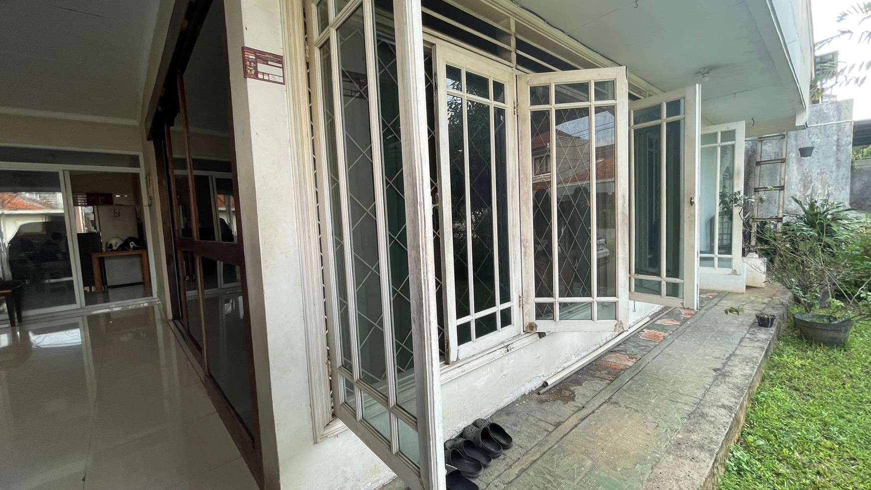 Di Jual Rumah Bagus Nyaman Lokasi Strategis di Mega Cinere Depok.