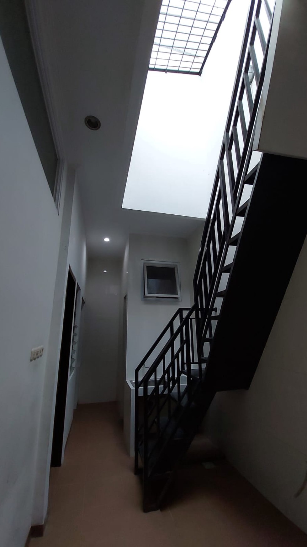 Rumah Modern Minimalis di Permata Hijau Lokasi Tenang, Nyaman dan Aman Dengan One Gate Access