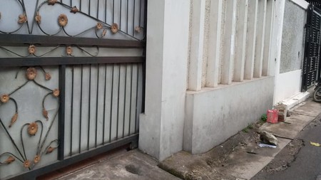 Dijual Rumah 2 Lantai Lokasi Strategis @Ciledug