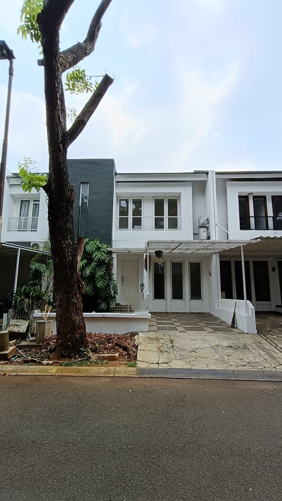 Rumah minimalis siap huni di bintaro