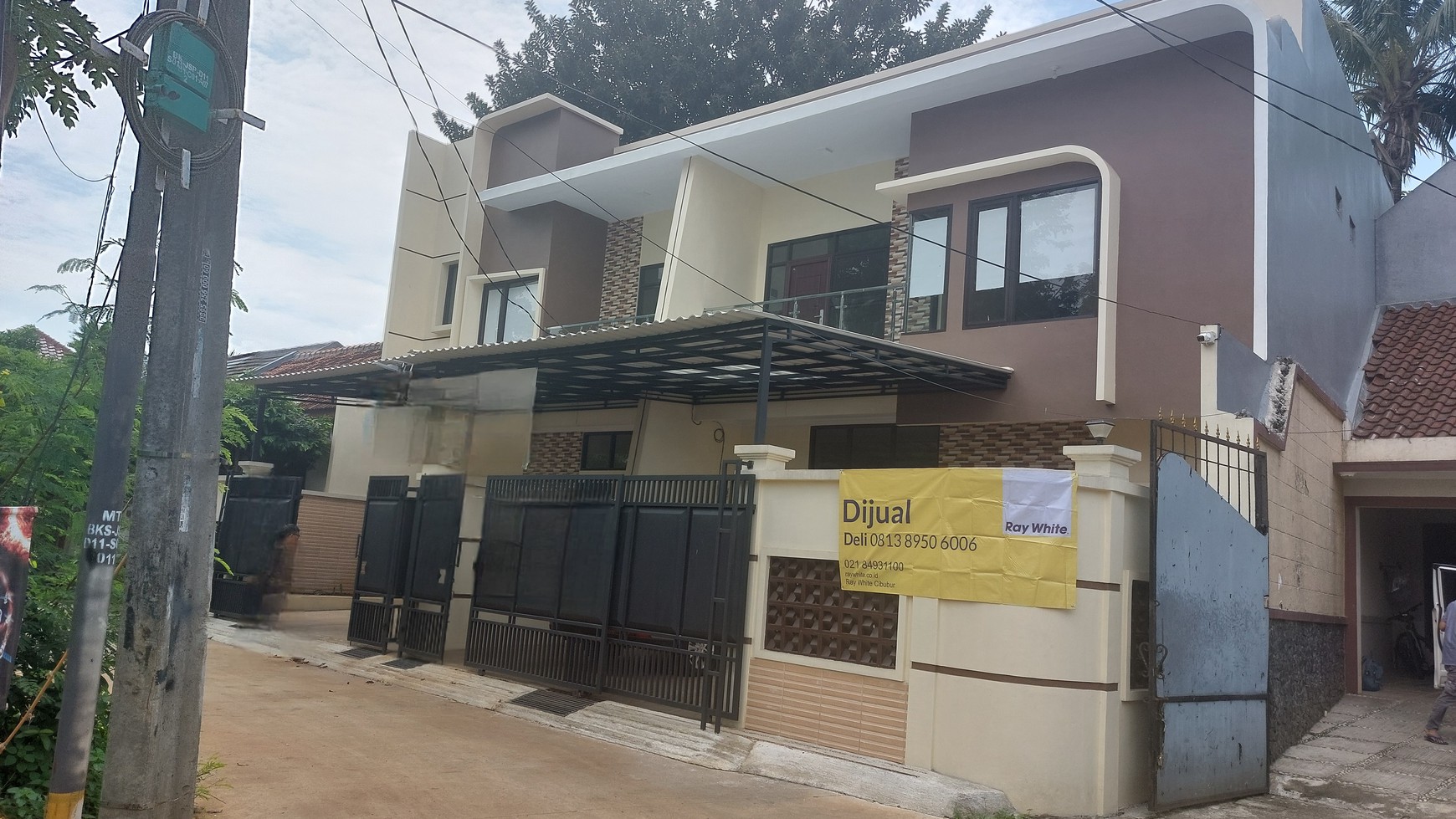 Rumah baru  2 lantai  Siap Huni di dalam cluster Palm Resisdence jalan Kranggan Permai Jatiwarna Bekasi