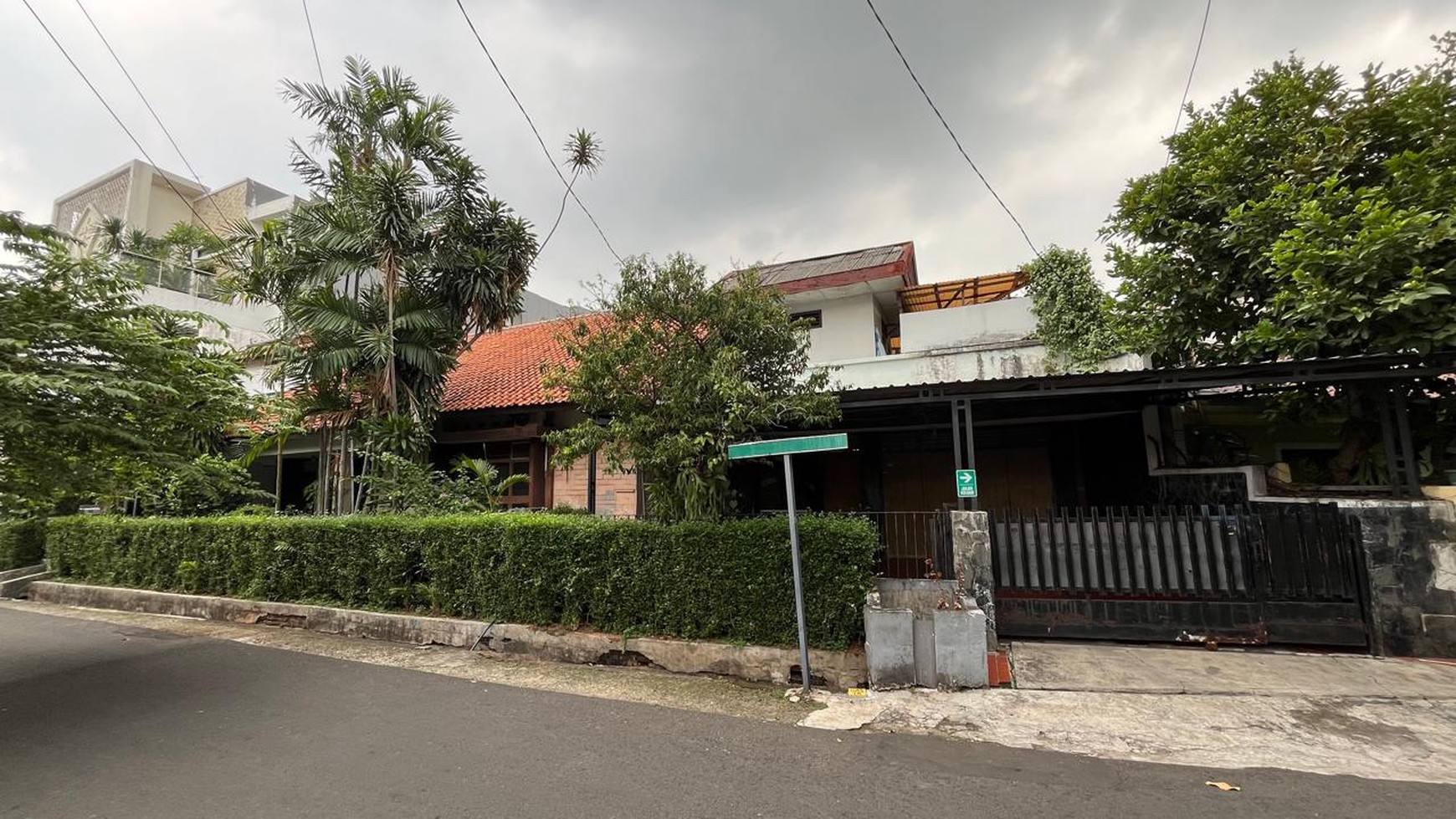 Rumah Jalan 2 Mobil Lokasi Terbaik di Tebet Barat