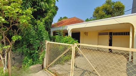 Rumah Dengan Tanah Luas Di Petukangan, Jakarta Selatan #DG