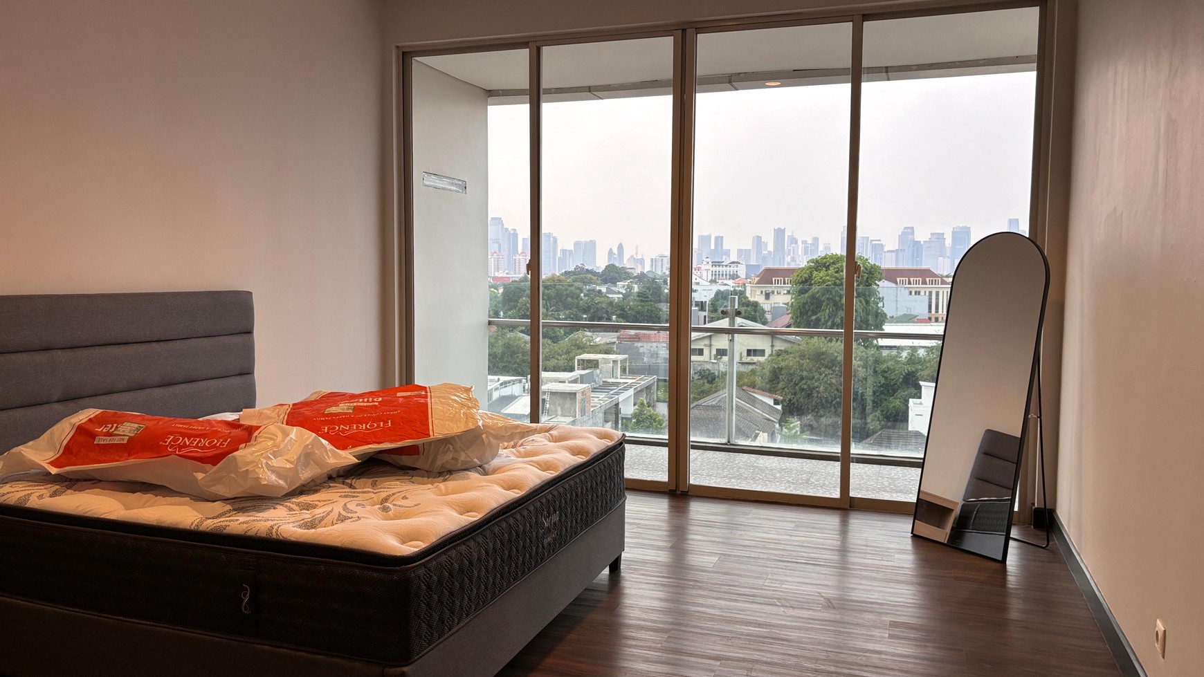 disewa apartemen 3BR Nirvana Kemang Residence private lift full furnish 