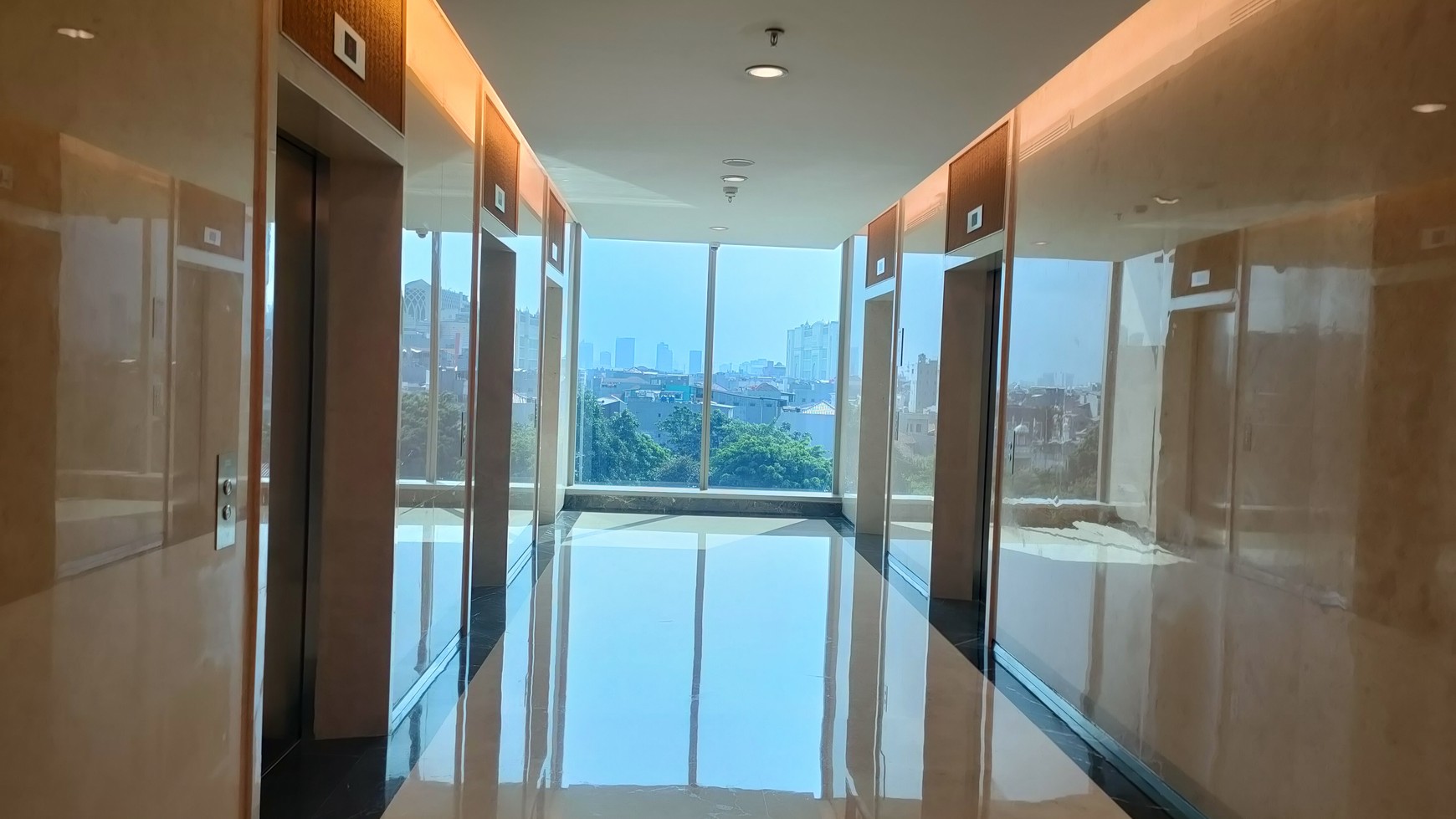 Office Lippo Thamrin Jakarta Pusat, 360m2, 5 menit jalan kaki ke MRT station dan Bundaran HI