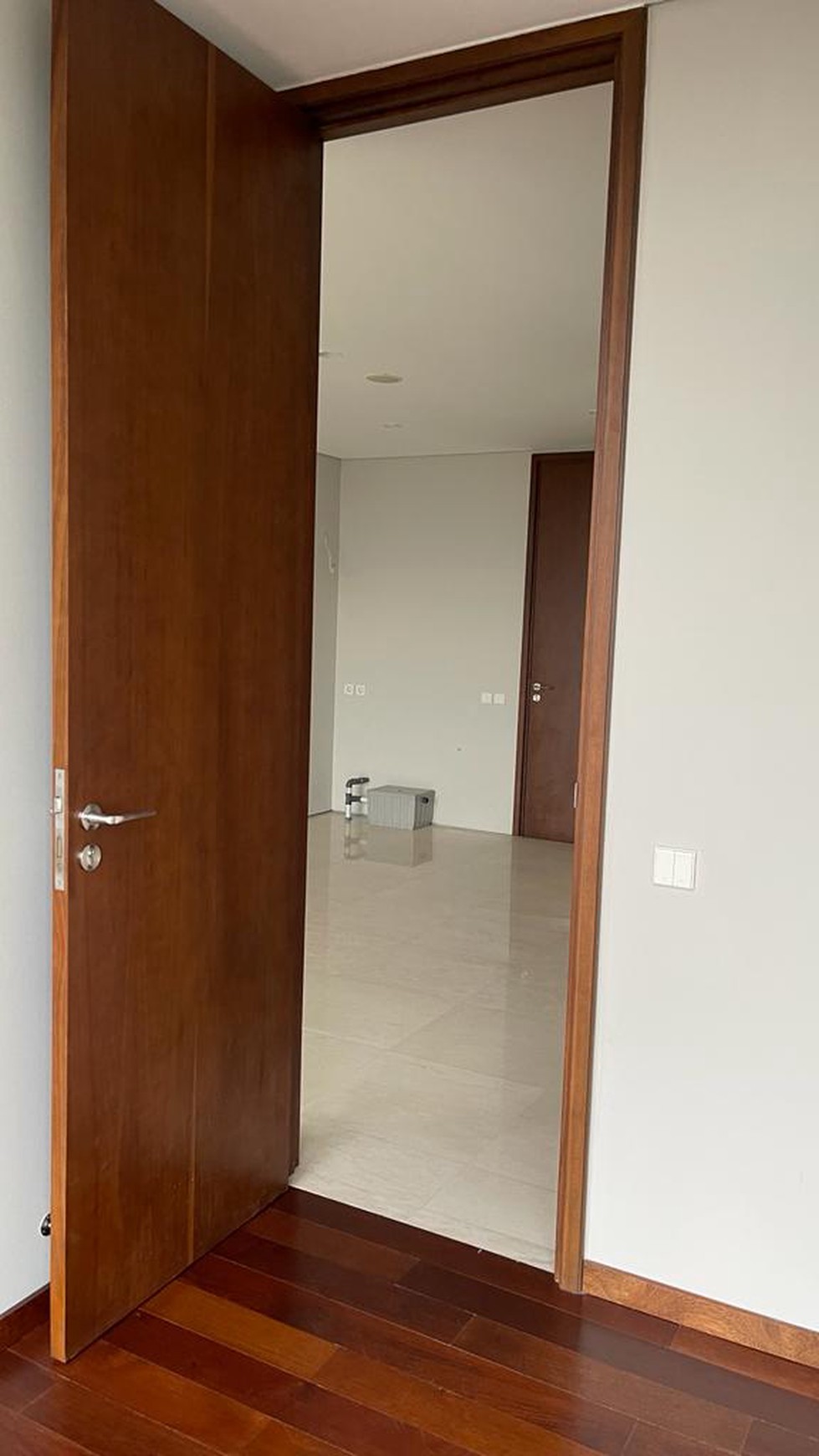 Dijual Apartemen The Rosebay 2 Kamar Tidur -  TOWER A - lantai 9 - Best VIew Kota - Dekat Pakuwon Mall, Sekolah PETRA 