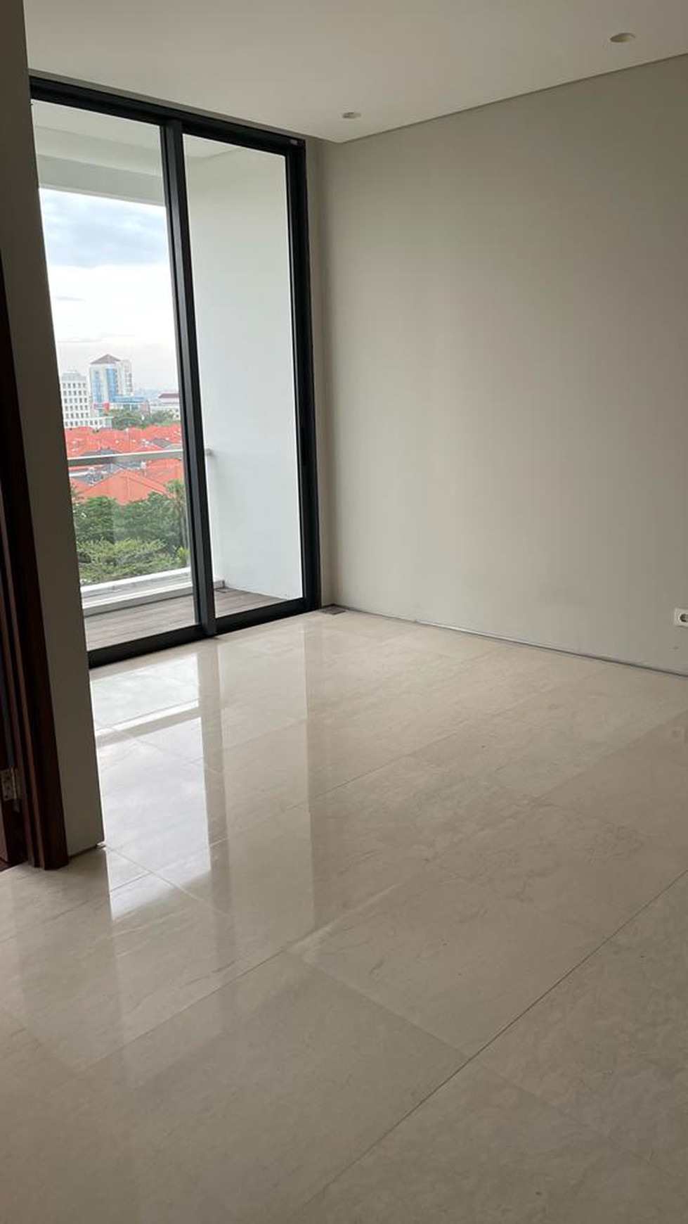 Dijual Apartemen The Rosebay 2 Kamar Tidur -  TOWER A - lantai 9 - Best VIew Kota - Dekat Pakuwon Mall, Sekolah PETRA 