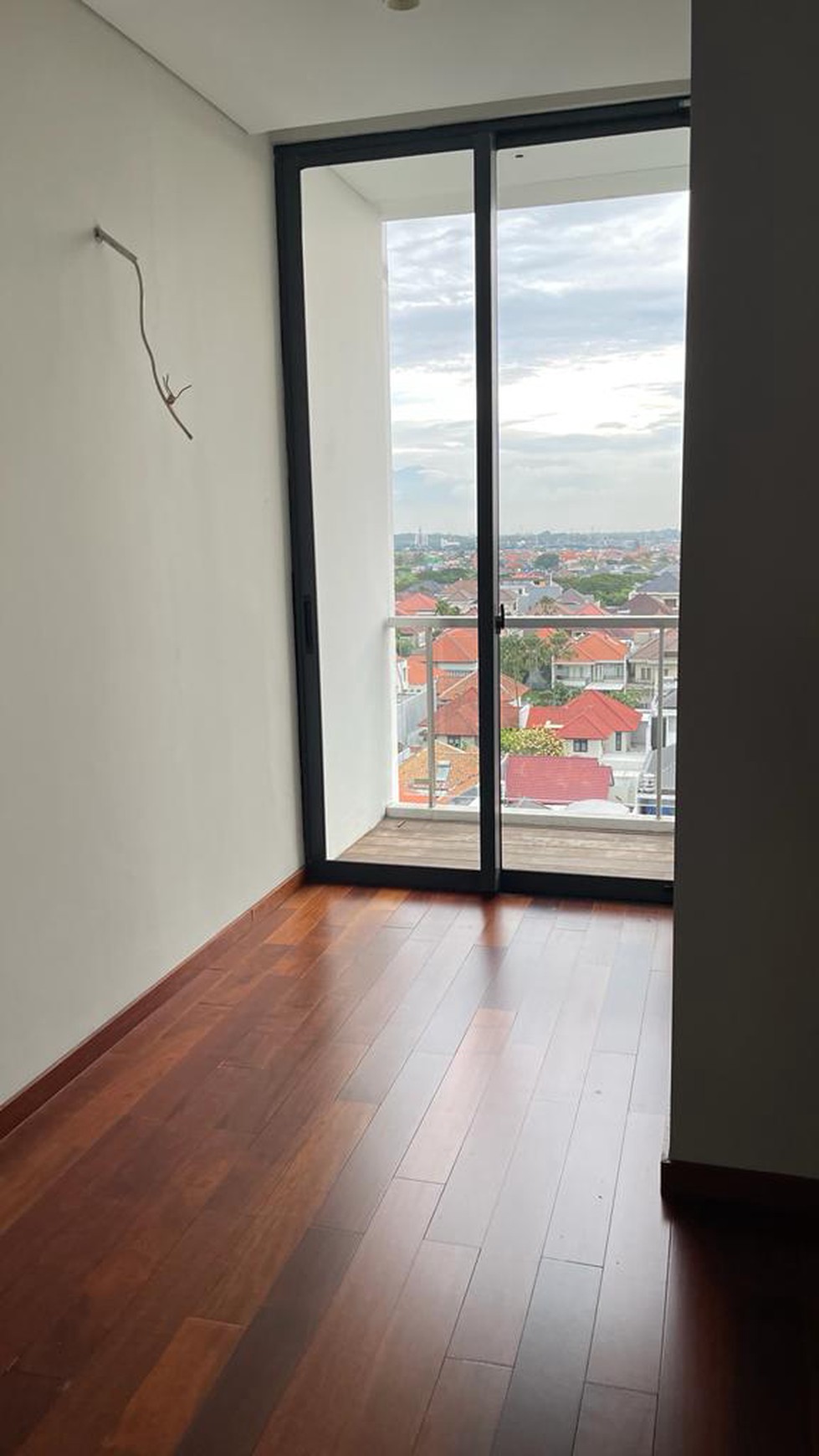 Dijual Apartemen The Rosebay 2 Kamar Tidur -  TOWER A - lantai 9 - Best VIew Kota - Dekat Pakuwon Mall, Sekolah PETRA 