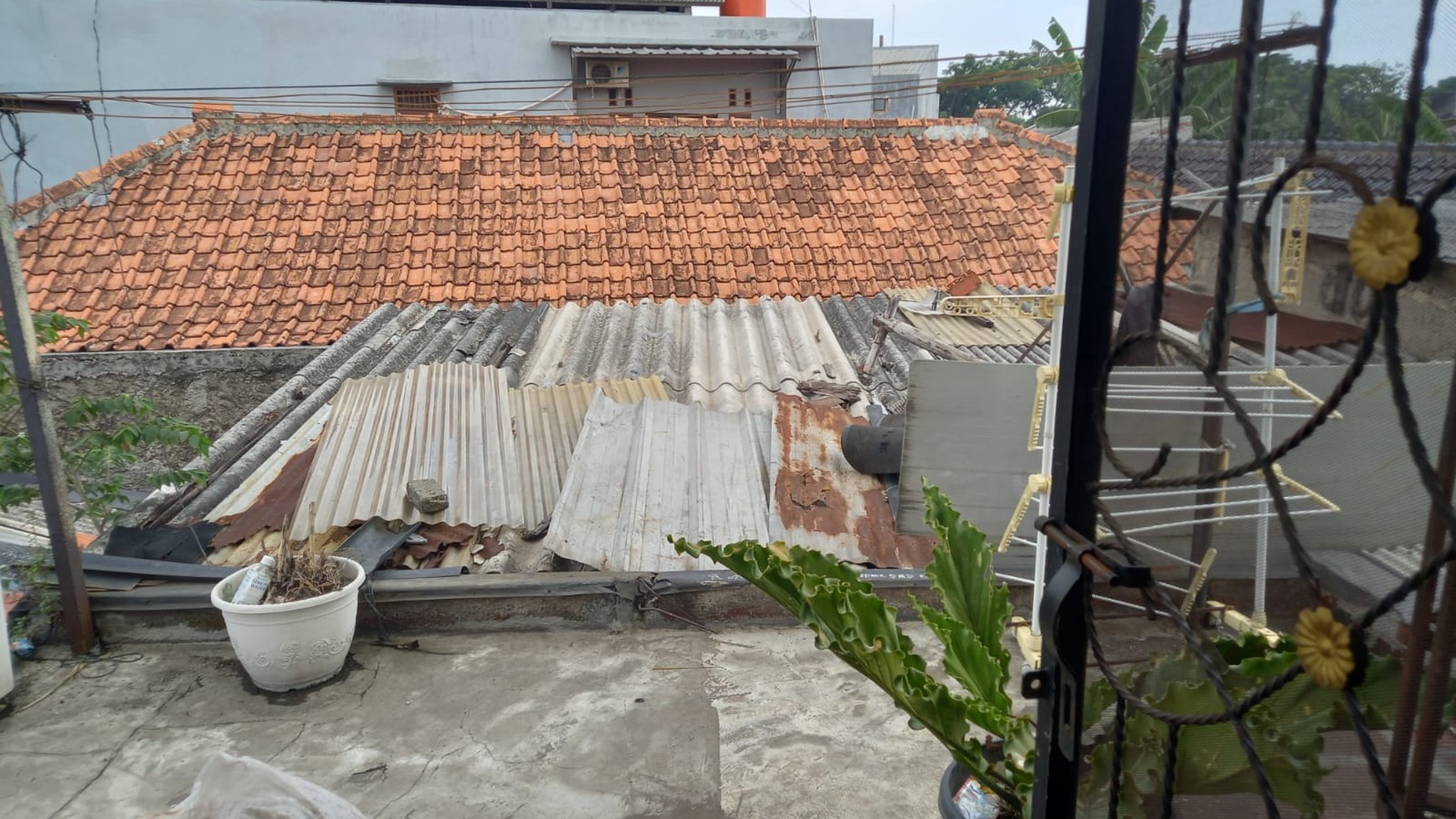 Dijual Rumah 2 Lantai dengan Lokasi Strategis dekat Bintaro Jaya