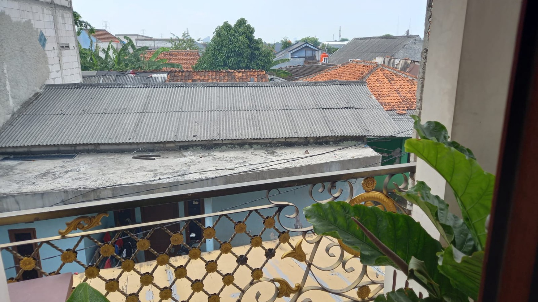 Dijual Rumah 2 Lantai dengan Lokasi Strategis dekat Bintaro Jaya