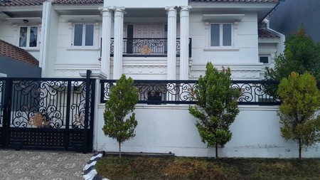 Dijual CEPAT Rumah Mewah 2 Lantai Hadap Timur, Akses Jalan Utama, Lokasi Strategis di Gedangan - Luas Tanah 240 m²