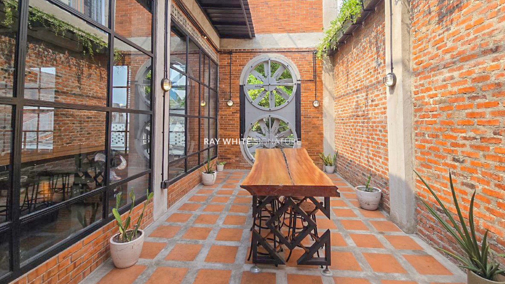 Rumah Hitung Tanah Area Cipete