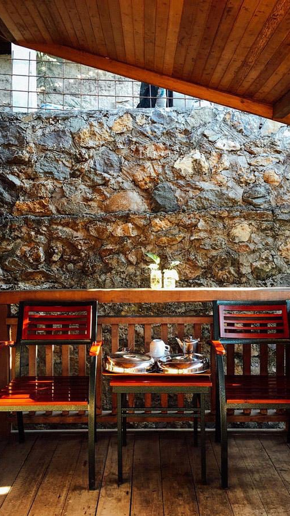 Dijual Ex Hotel Labuan Bajo Manggarai Barat NTT Indonesia - BEST view Gunung , LAUT Strategis dekat Bandara Udara, Pelabuhan , Komersial area Jalan UTAMA Labuan Bajo