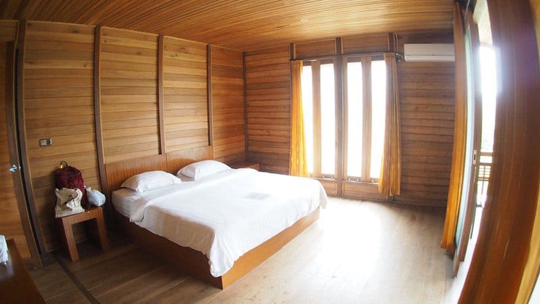 Dijual Ex Hotel Labuan Bajo Manggarai Barat NTT Indonesia - BEST view Gunung , LAUT Strategis dekat Bandara Udara, Pelabuhan , Komersial area Jalan UTAMA Labuan Bajo