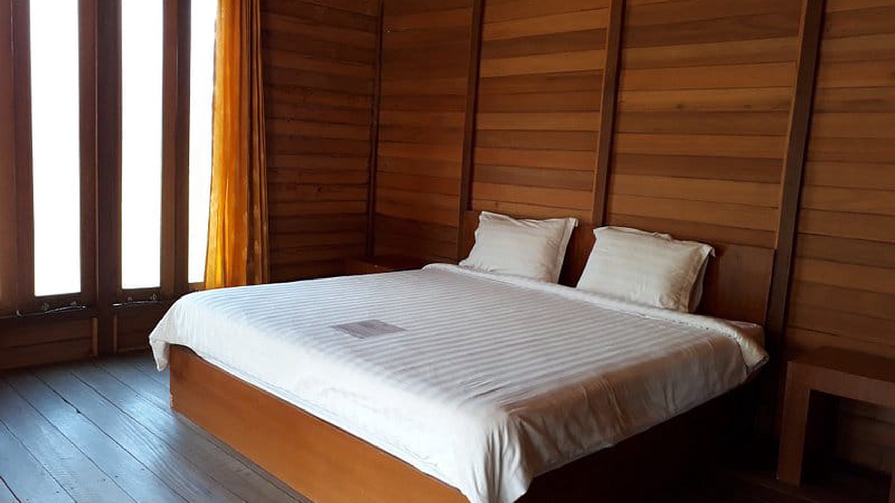 Dijual Ex Hotel Labuan Bajo Manggarai Barat NTT Indonesia - BEST view Gunung , LAUT Strategis dekat Bandara Udara, Pelabuhan , Komersial area Jalan UTAMA Labuan Bajo