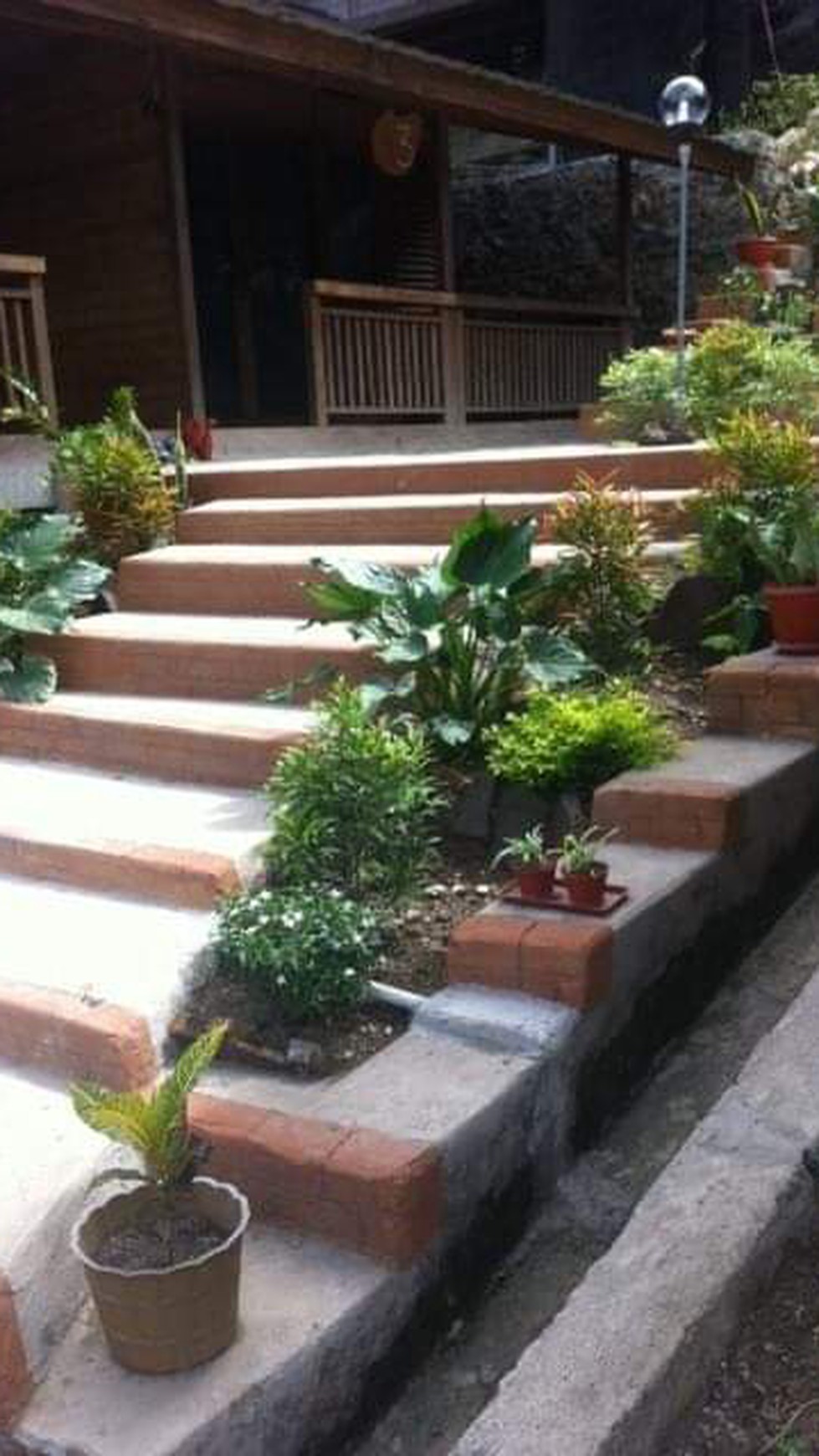 Dijual Ex Hotel Labuan Bajo Manggarai Barat NTT Indonesia - BEST view Gunung , LAUT Strategis dekat Bandara Udara, Pelabuhan , Komersial area Jalan UTAMA Labuan Bajo