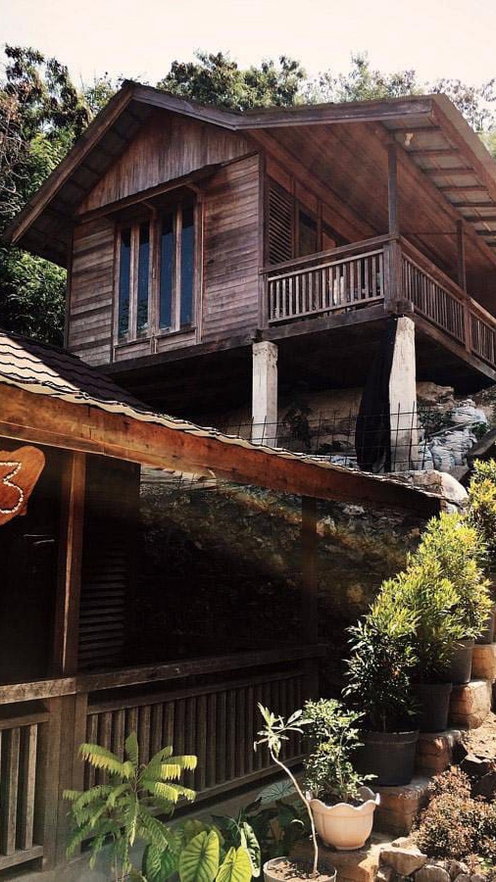 Dijual Ex Hotel Labuan Bajo Manggarai Barat NTT Indonesia - BEST view Gunung , LAUT Strategis dekat Bandara Udara, Pelabuhan , Komersial area Jalan UTAMA Labuan Bajo
