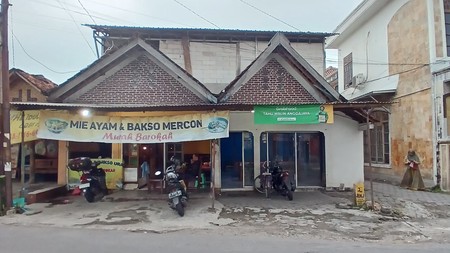 Rumah & Ruang Usaha Lokasi Strategis di Jl Anggajaya Condong Catur Sleman 