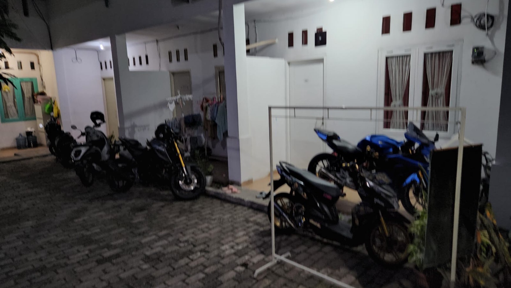 Rumah halaman luas 1 Lantai di Cireunde