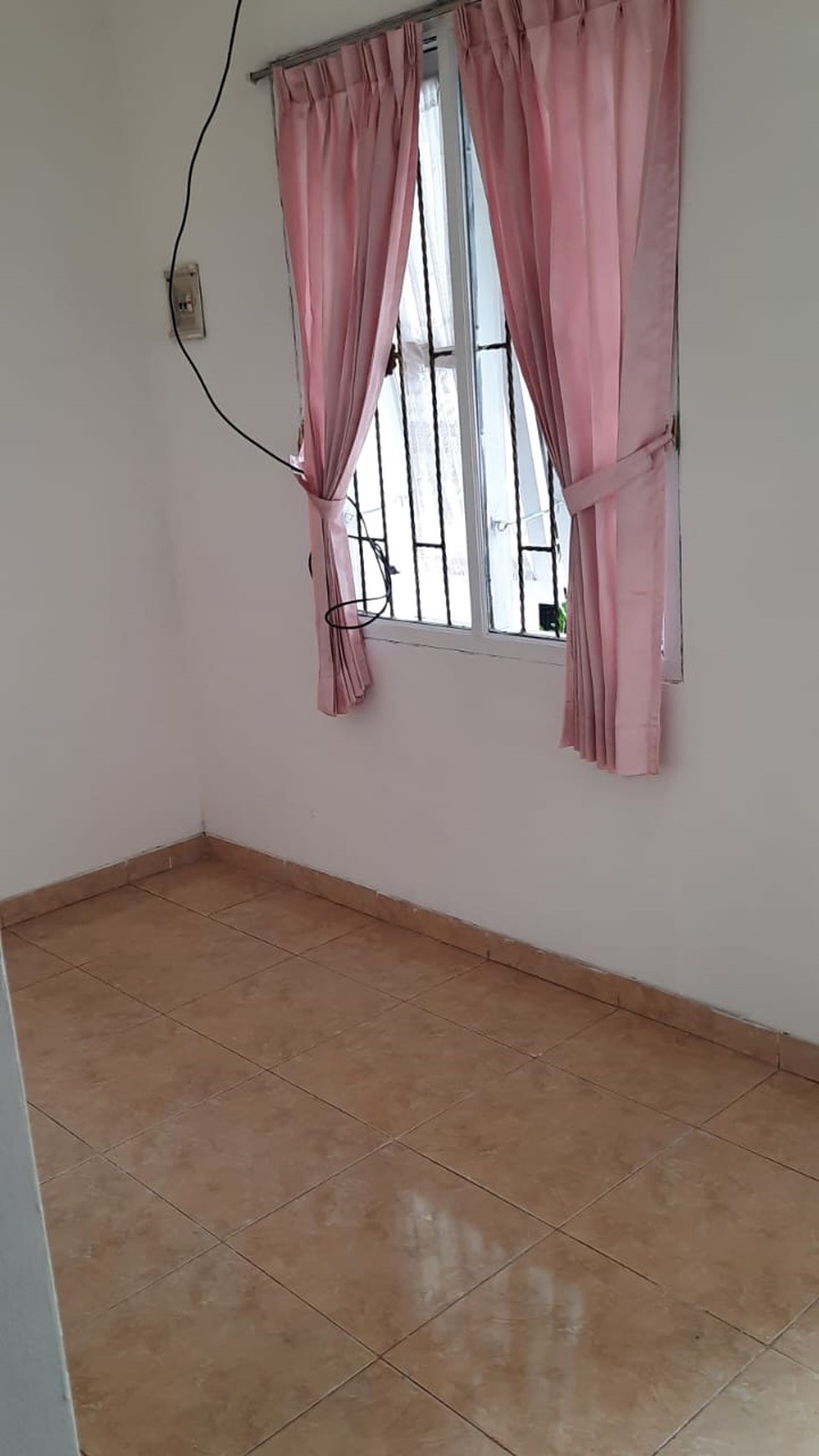 Rumah halaman luas 1 Lantai di Cireunde