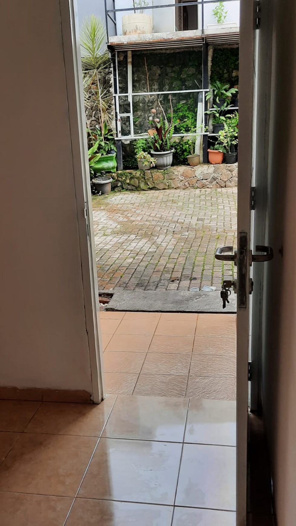 Rumah halaman luas 1 Lantai di Cireunde