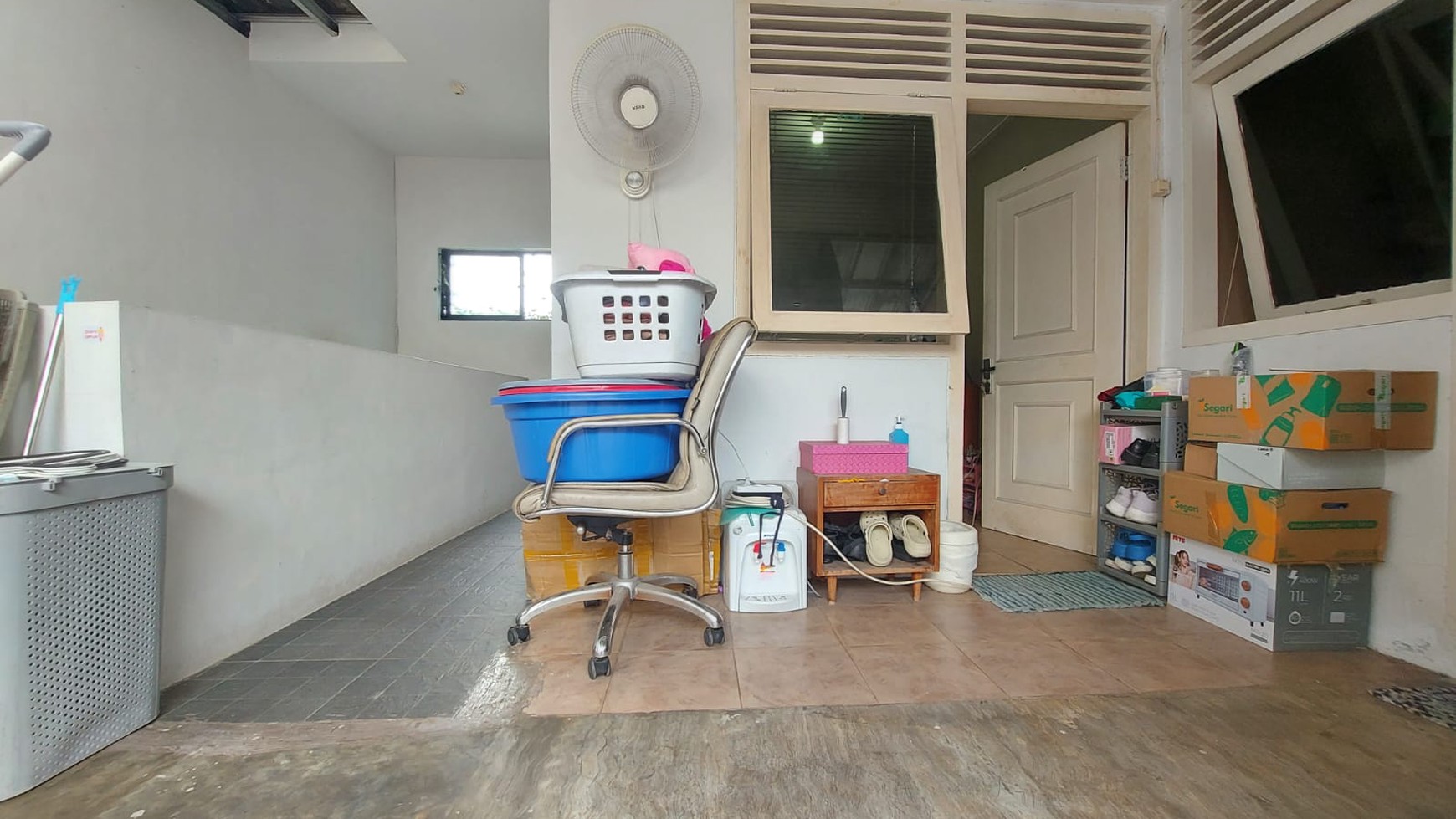 Rumah Layout Bagus Berhalaman Luas Dengan Kolam Renang di Cirendeu