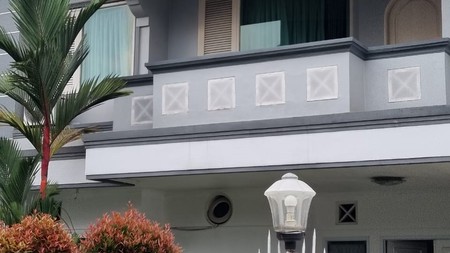 Rumah Bagus, halaman asri 2 lantai di Cireunde