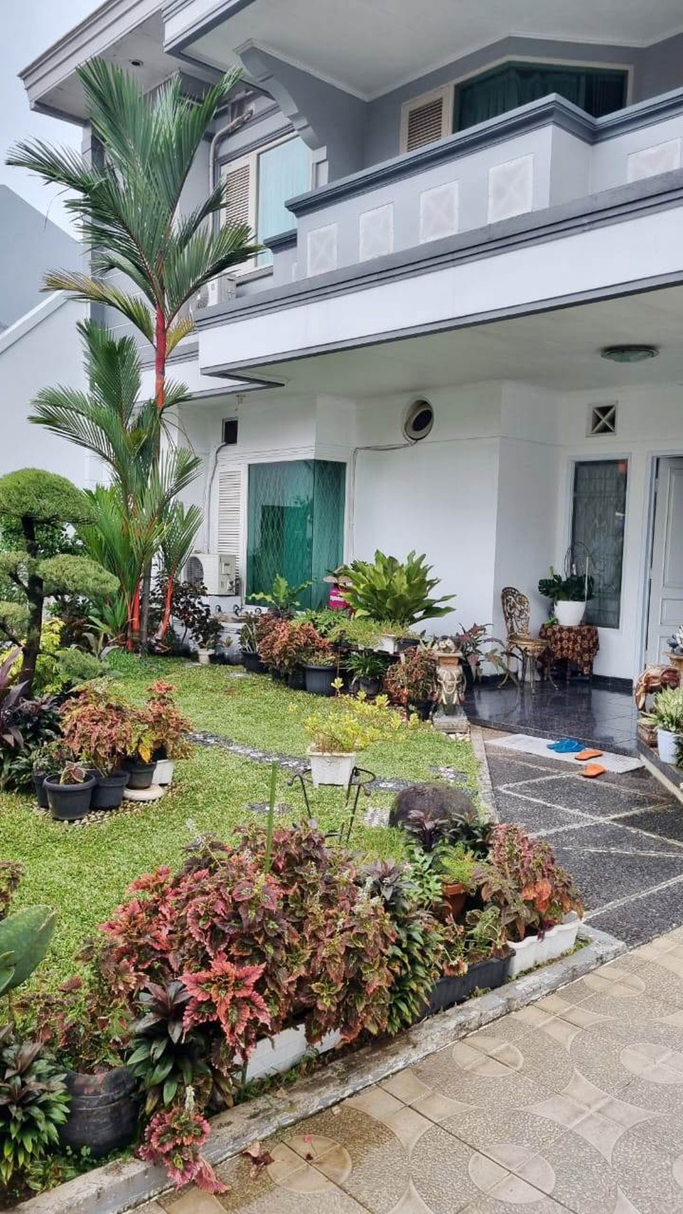 Rumah Bagus, halaman asri 2 lantai di Cireunde