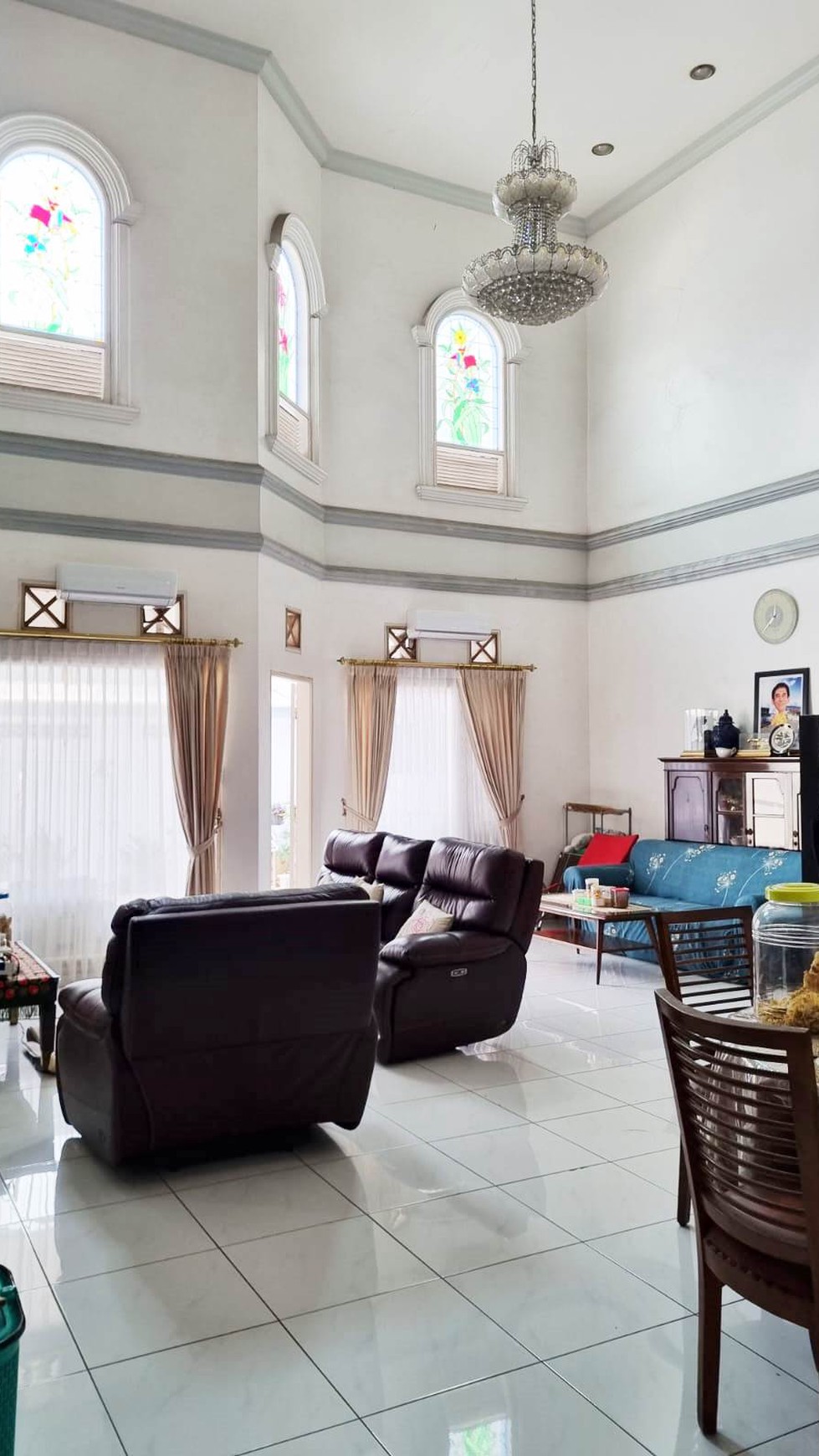 Rumah Bagus, halaman asri 2 lantai di Cireunde