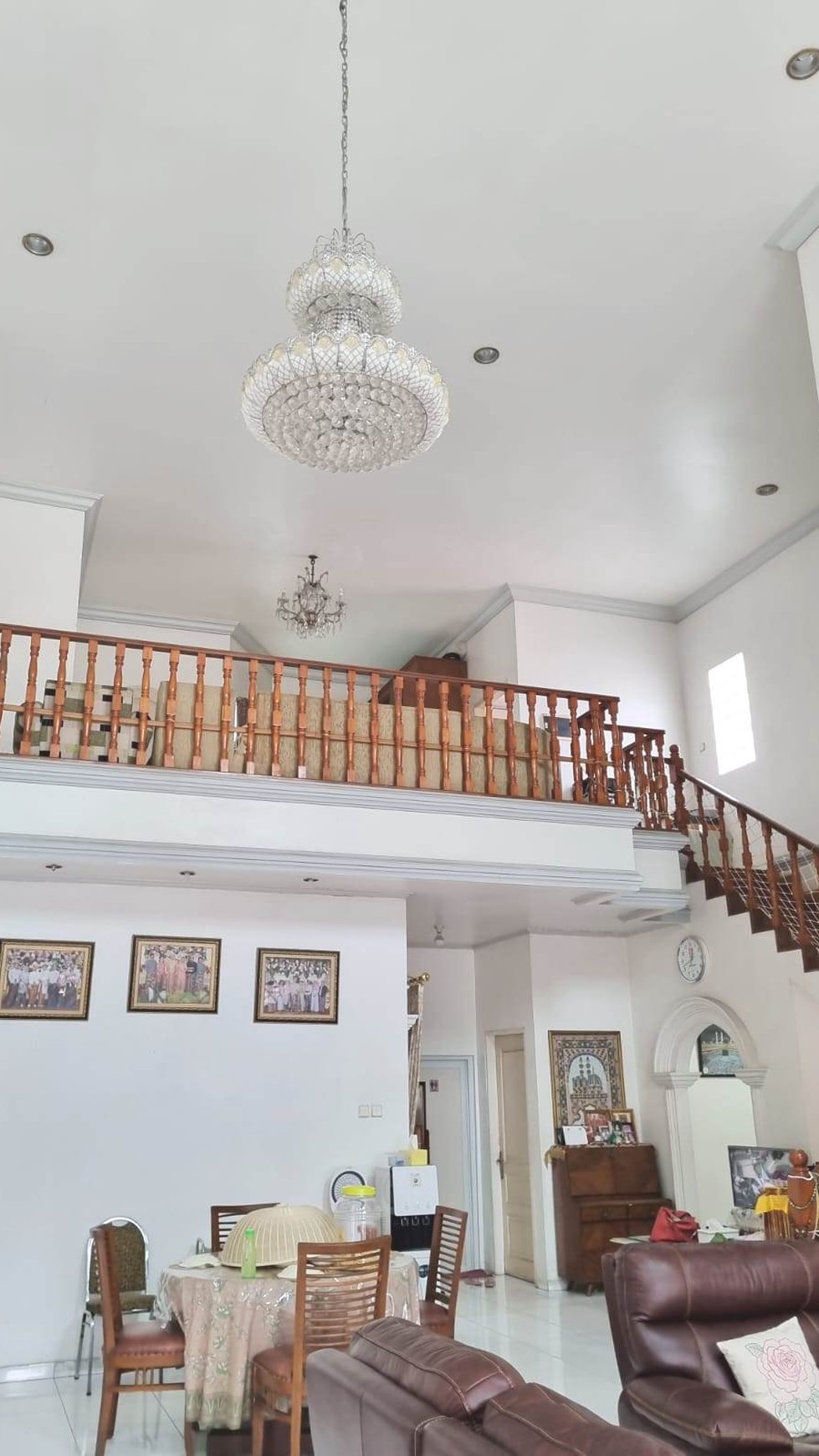 Rumah Bagus, halaman asri 2 lantai di Cireunde