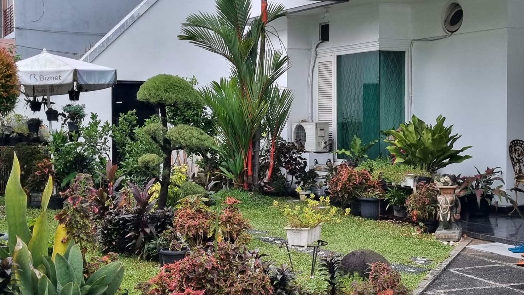 Rumah Bagus, halaman asri 2 lantai di Cireunde