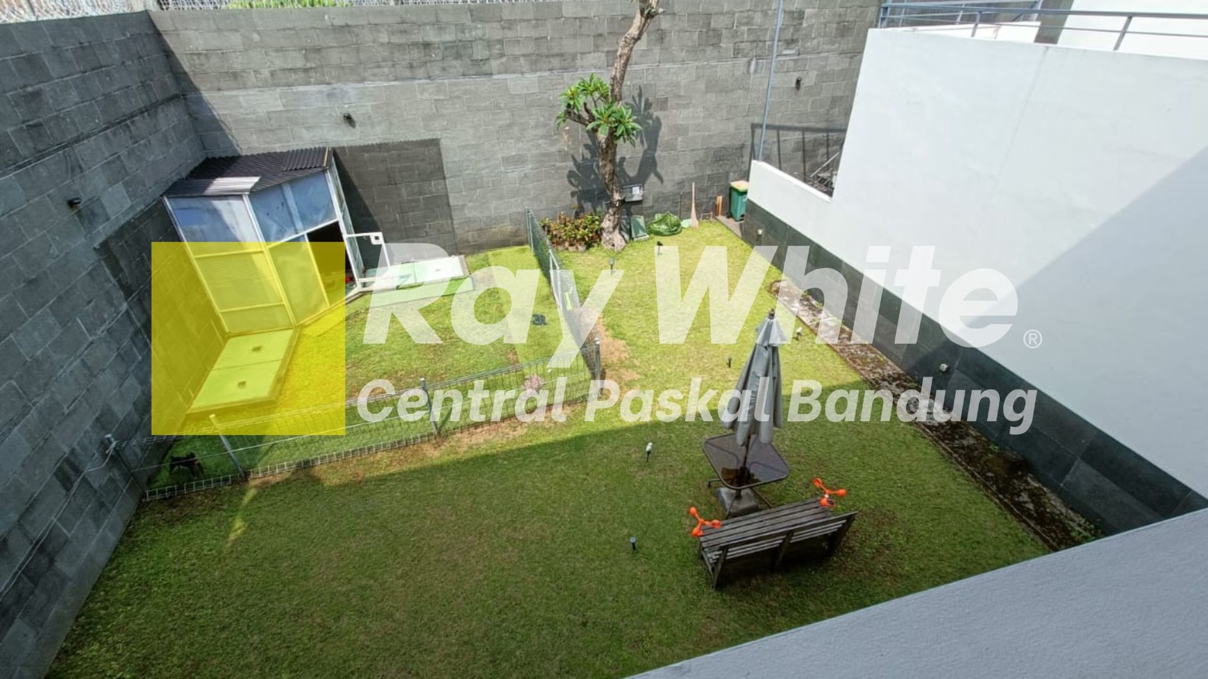 Rumah Lux 2 Lantai di Sterasari Indah