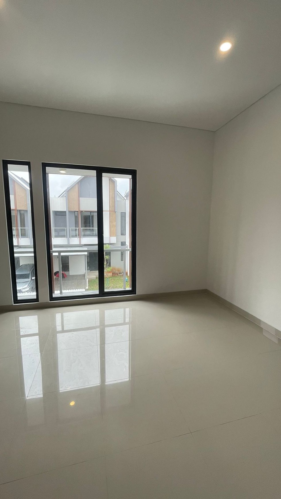 Termurah. Rumah brand new di Yuthica, BSD