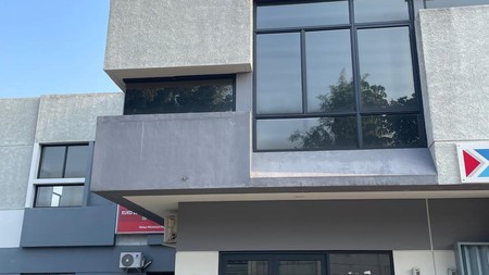 Jarang Ada. Ruko pinggir jalan raya Loka 65 BSD, posisi hook.
