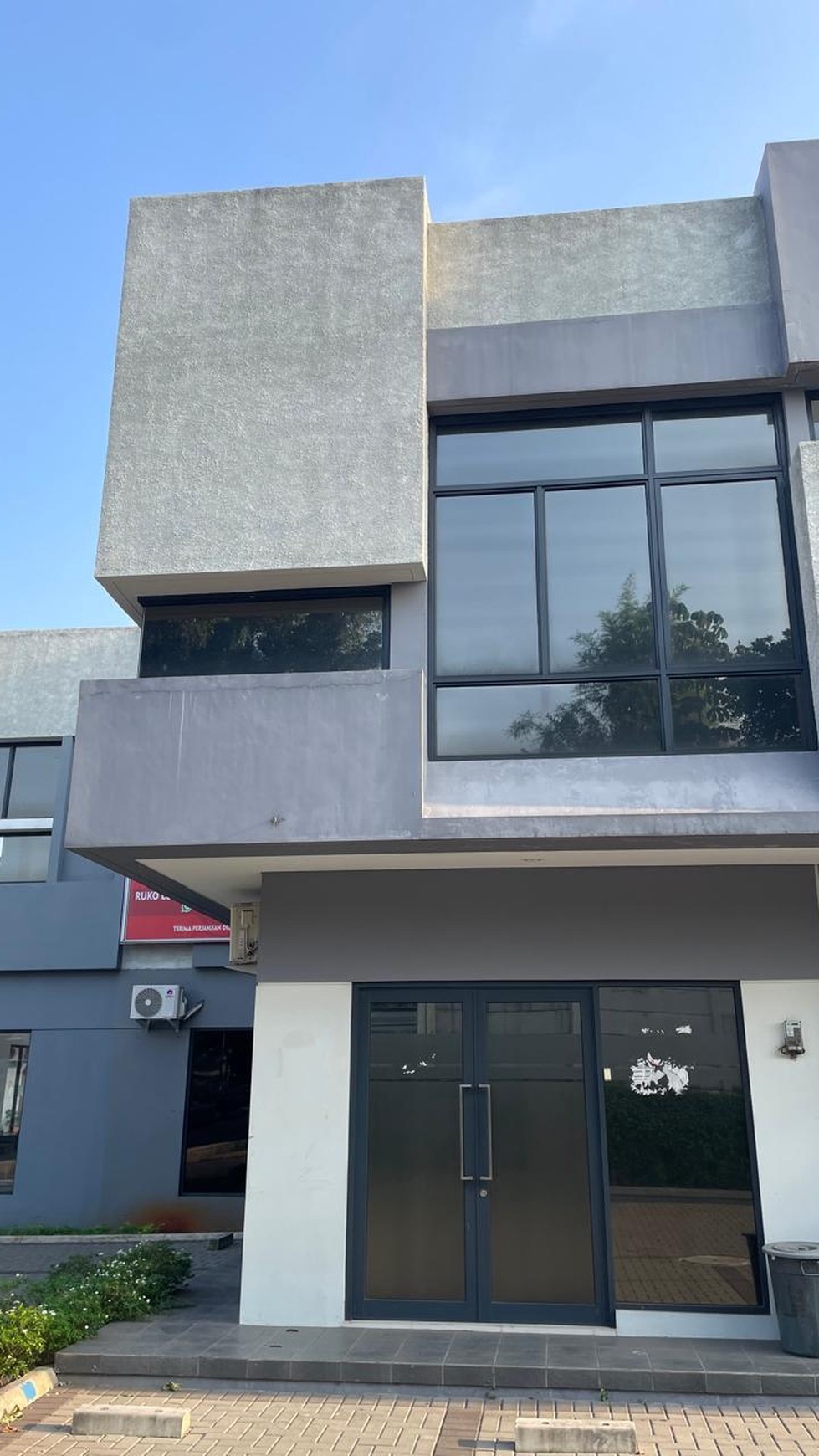Jarang Ada. Ruko pinggir jalan raya Loka 65 BSD, posisi hook.