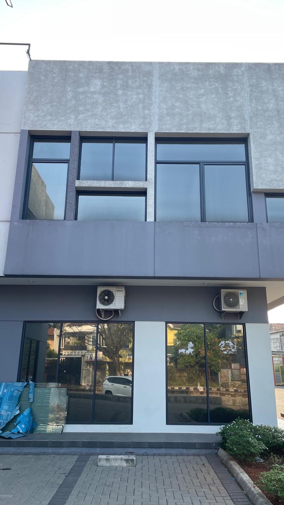 Jarang Ada. Ruko pinggir jalan raya Loka 65 BSD, posisi hook.