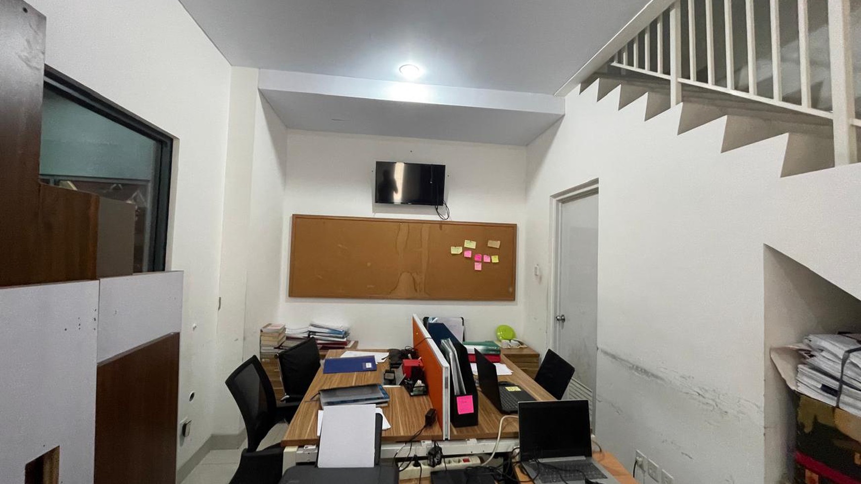 Jarang Ada. Ruko pinggir jalan raya Loka 65 BSD, posisi hook.