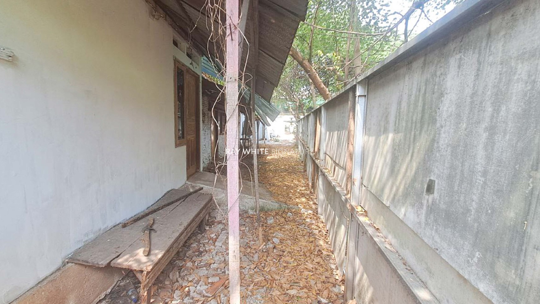 Rumah Tinggal Pinggir Jalan di Jl Gading Raya Pondok Bambu