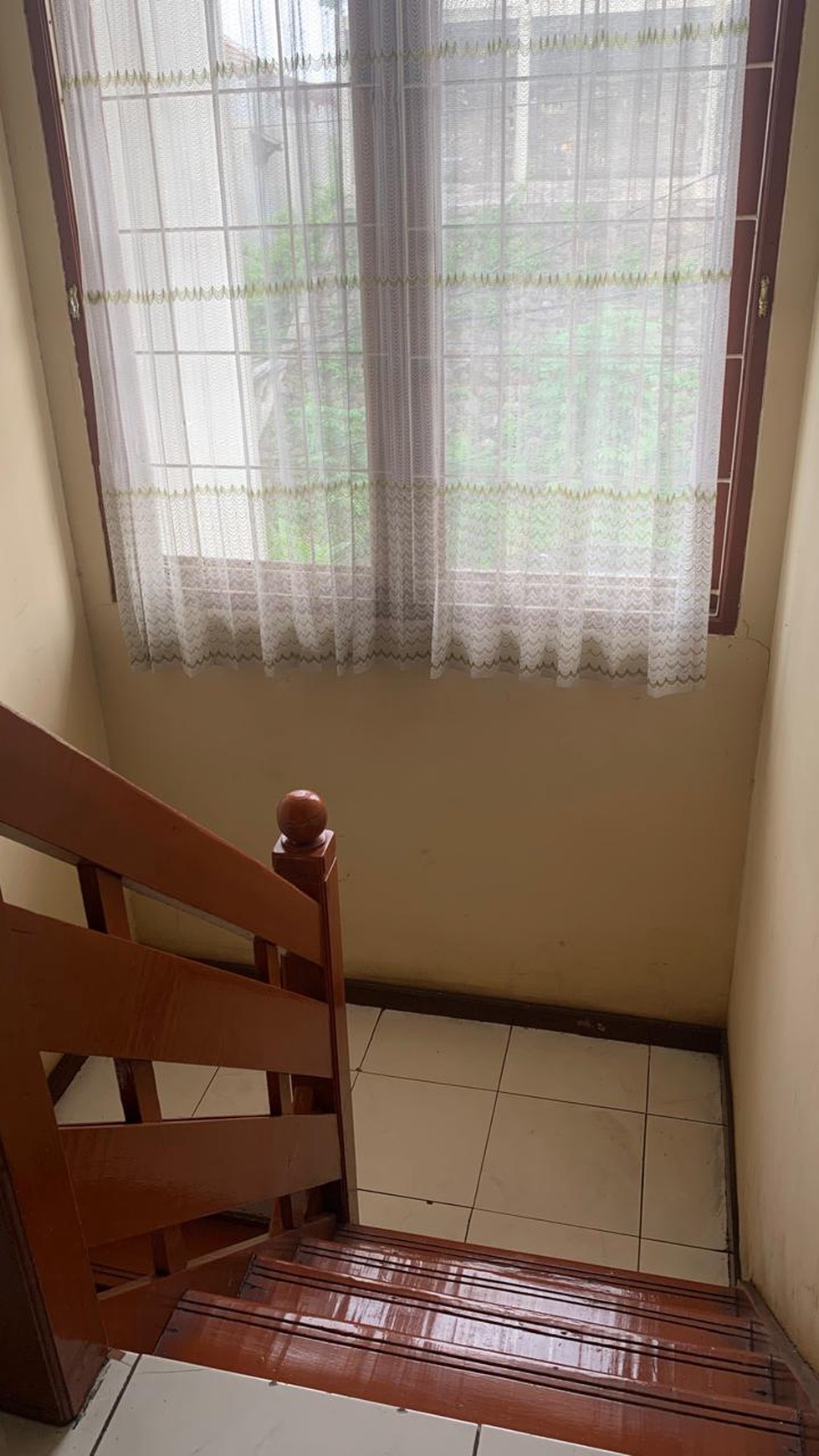 Rumah Sektor 2 Bintaro, tingkat 2 dan lokasi dekat dg pasar tradisional...