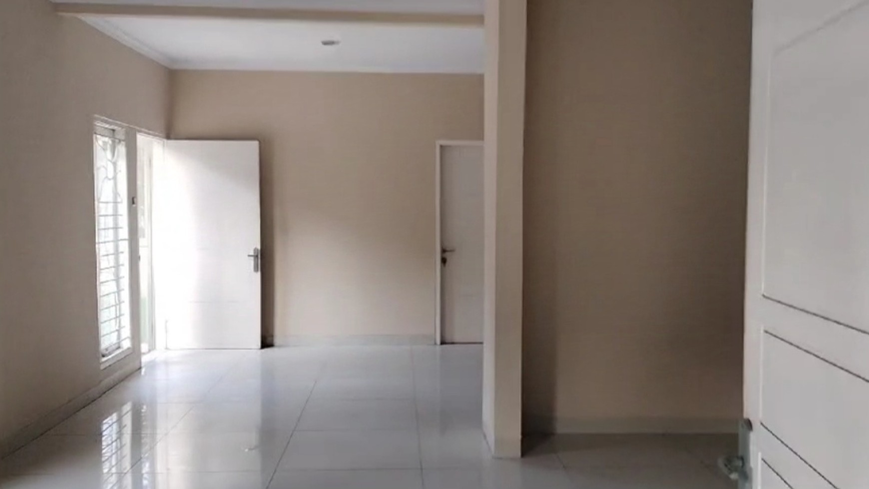 Murah. Rumah 2 Lantai Di Villa Melati Mas, Serpong Utara. 