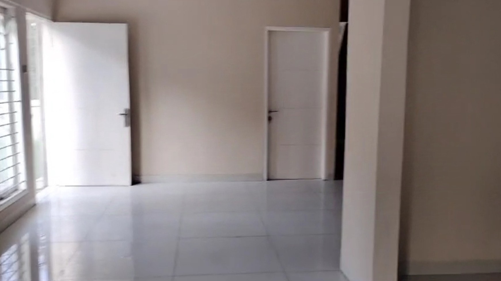 Murah. Rumah 2 Lantai Di Villa Melati Mas, Serpong Utara. 