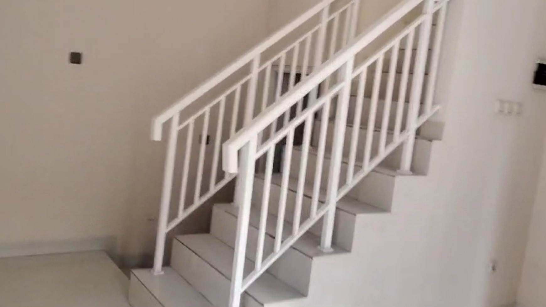 Murah. Rumah 2 Lantai Di Villa Melati Mas, Serpong Utara. 