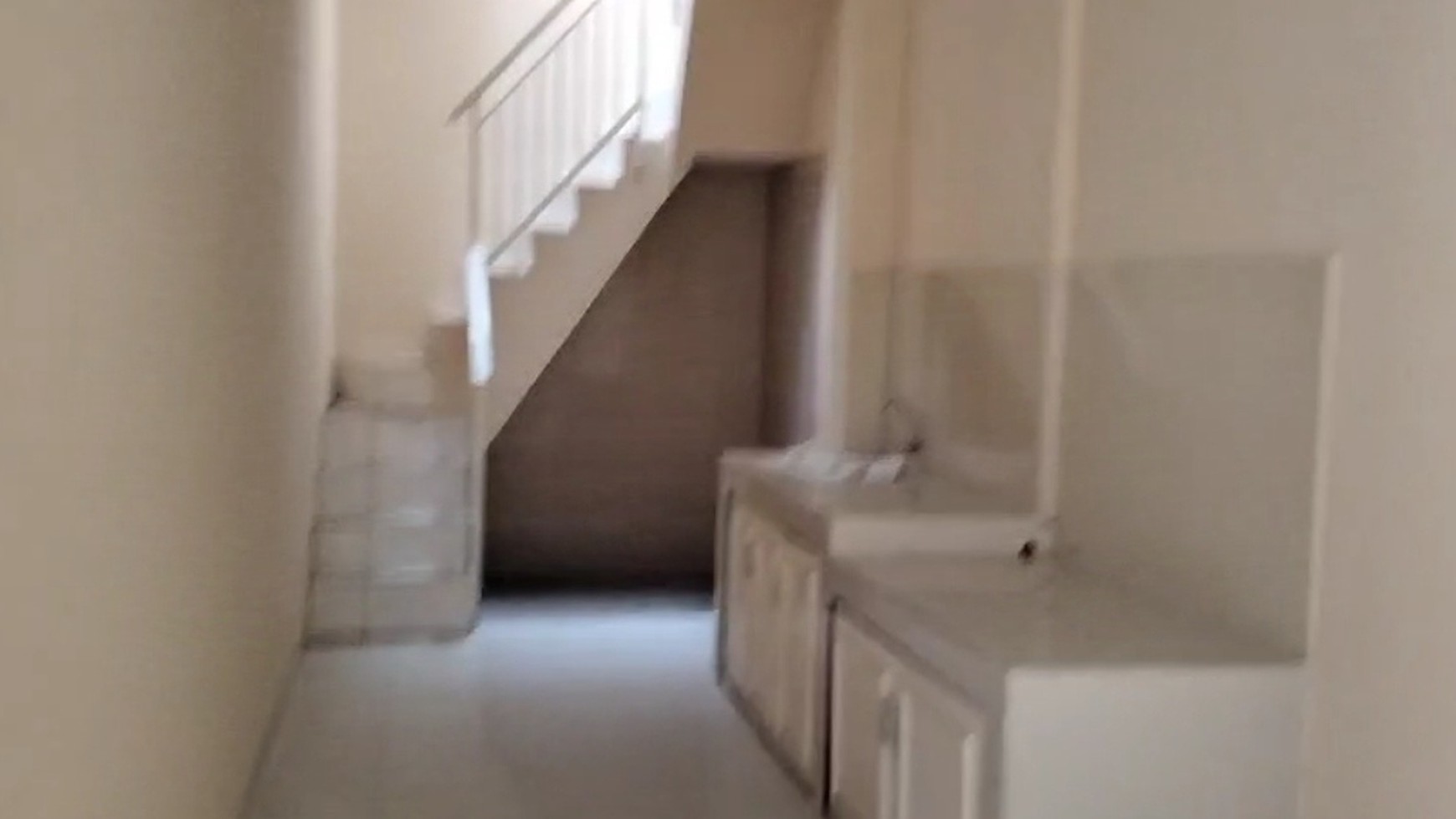 Murah. Rumah 2 Lantai Di Villa Melati Mas, Serpong Utara. 