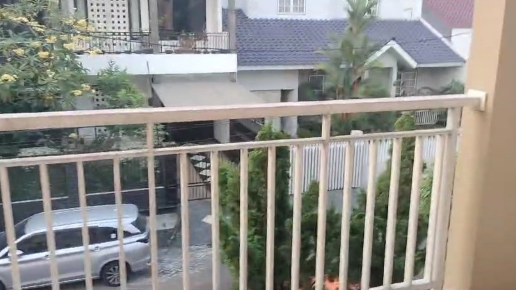 Murah. Rumah 2 Lantai Di Villa Melati Mas, Serpong Utara. 