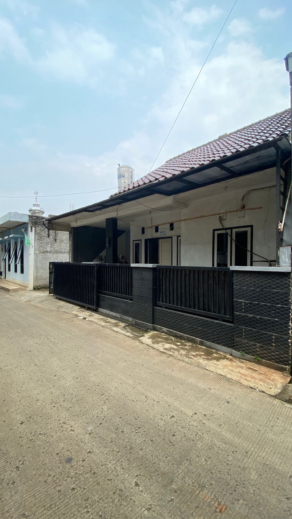 Rumah 1 Lantai Strategis di Limo - Harga Murah dan Full Furnished