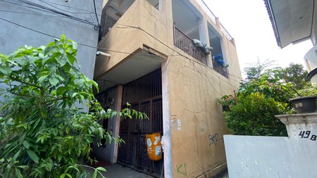Rumah 3 Lantai Dekat Jalan Raya Cocok Untuk Usaha Kos-kosan atau Kontarakan