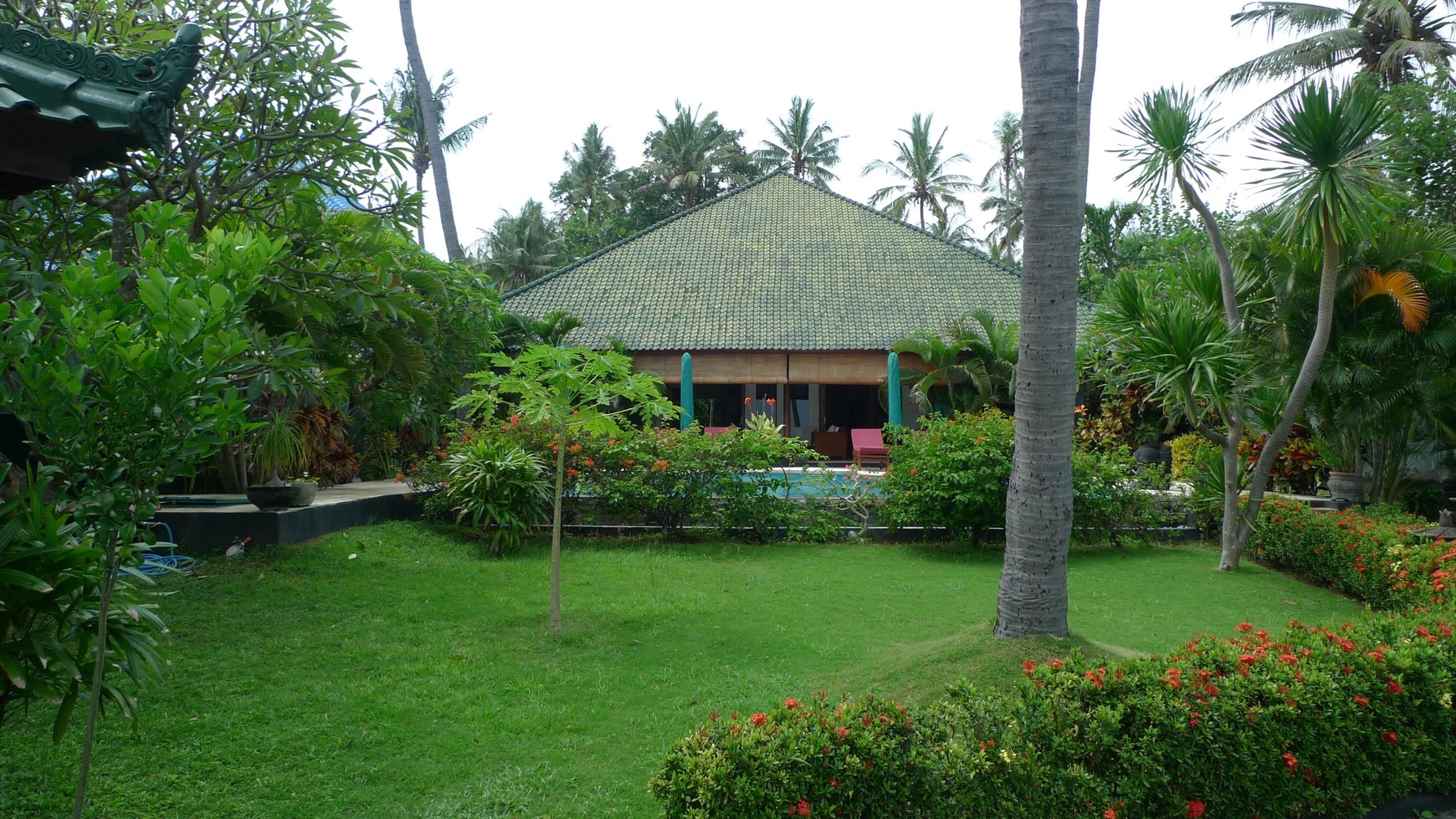 BEACHFRONT VILLA IN ABSOLUTE STATE OF THE ART CONDITION