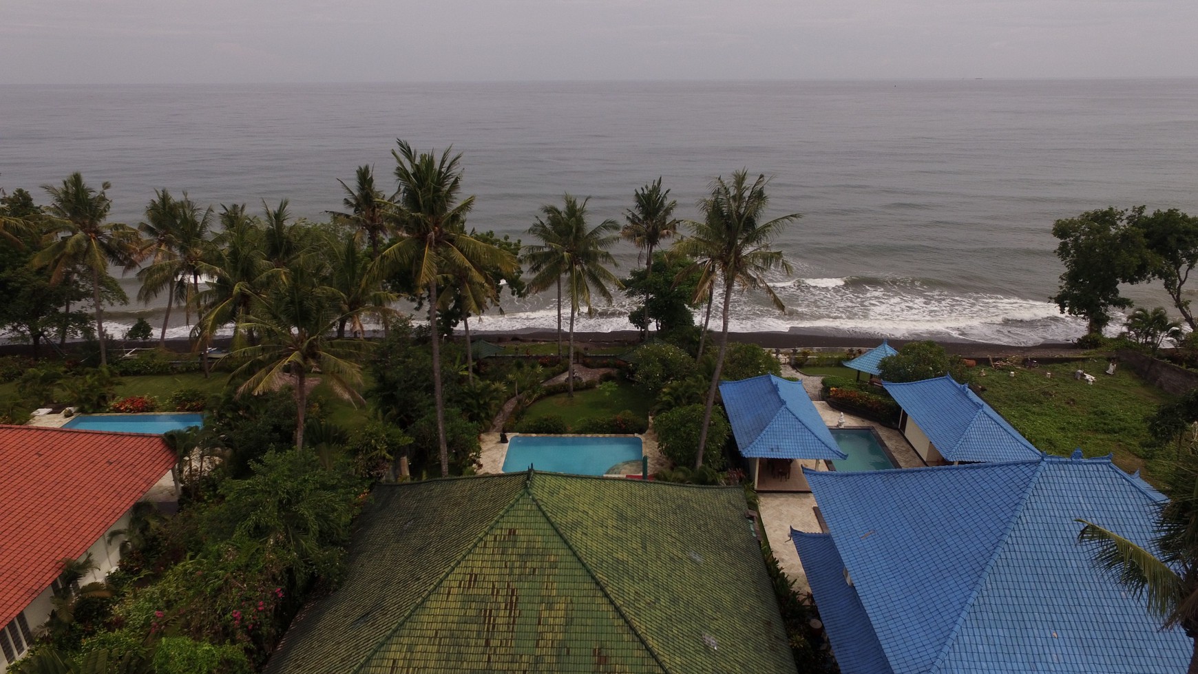 BEACHFRONT VILLA IN ABSOLUTE STATE OF THE ART CONDITION